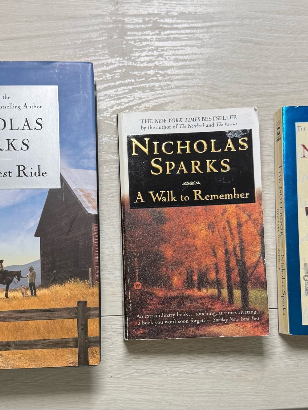 Nicholas Sparks "A Walk to Remember" Paperback - Warm Autumn Cover